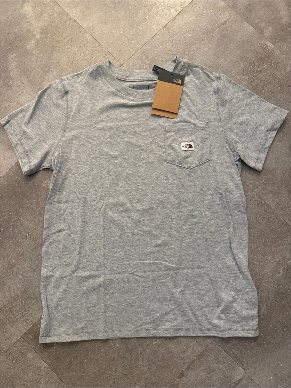 Women’s NWT North Face Patch Pocket Tee Light Grey Heather Sz Med